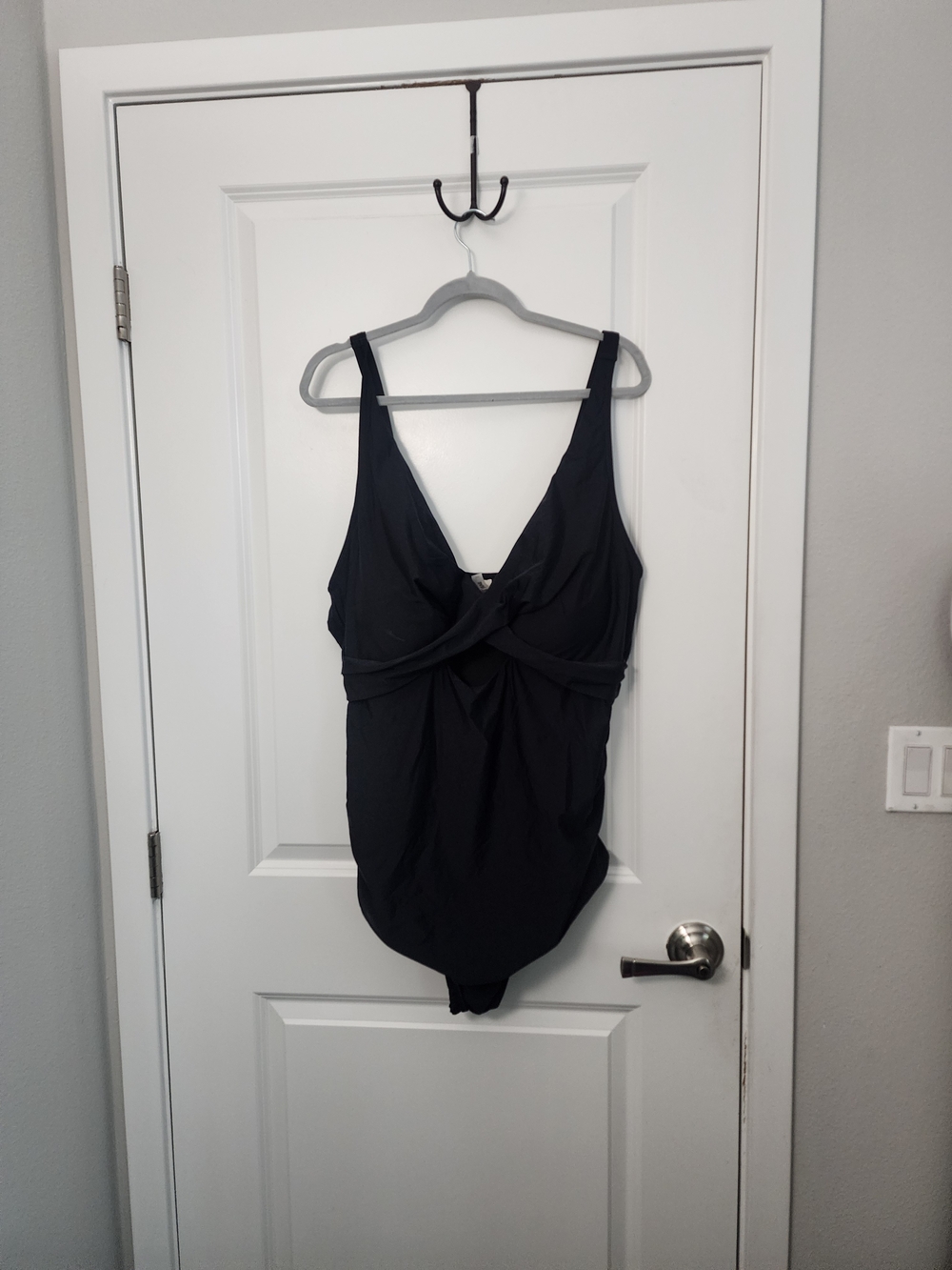 Aqua Eve Twist Front One-Piece Swimsuit in Black